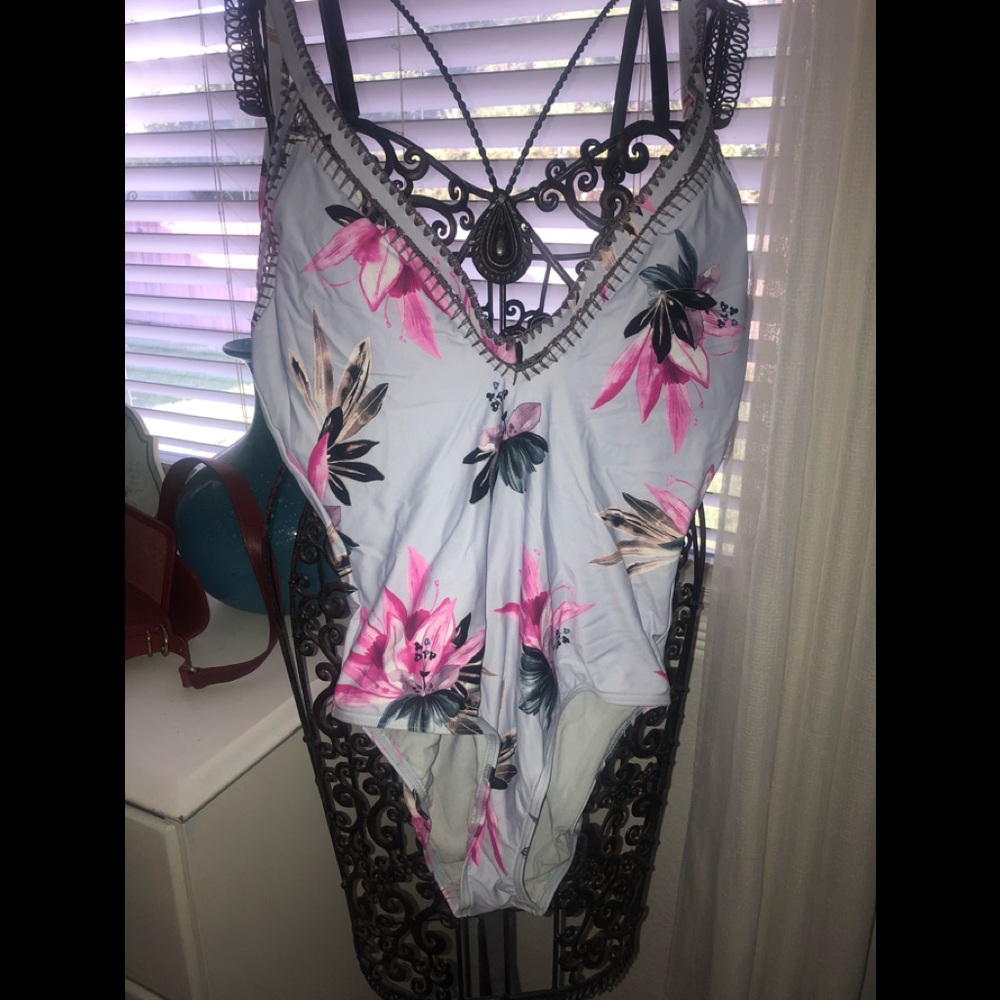 👓O’Neill one piece swimsuit, never worn
